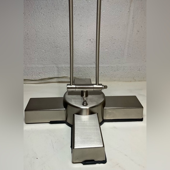 Tensor 17” piano desk, lamp, brush, nickel, full spectrum fully adjustable - Picture 4 of 11